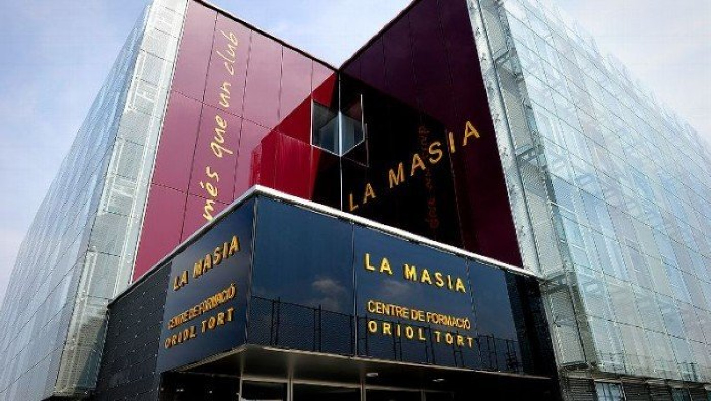 Συλλέγει τεχνογνωσία από Μπαρτσελόνα και Λίβερπουλ