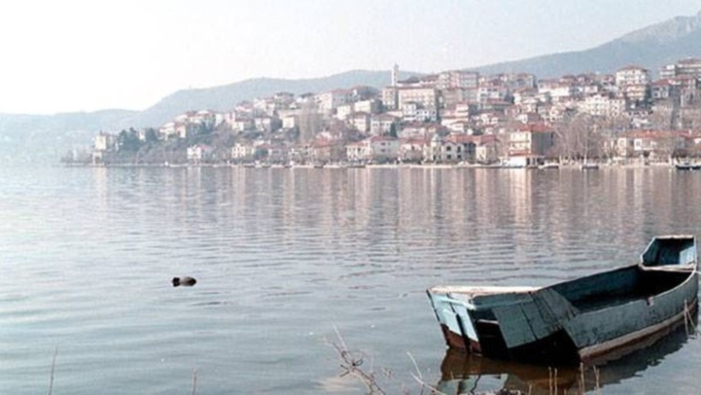 Τεράστια ρύπανση στη λίμνη της Καστοριάς