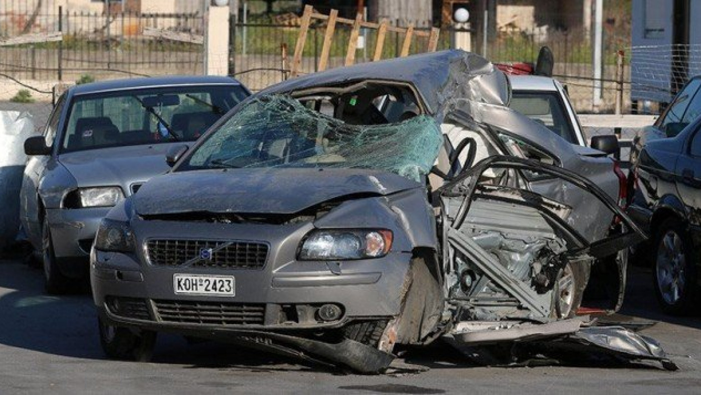 Τροχαίο στον Εύοσμο: Τρομακτική η κατάσταση του μοιραίου Volvo (pics)