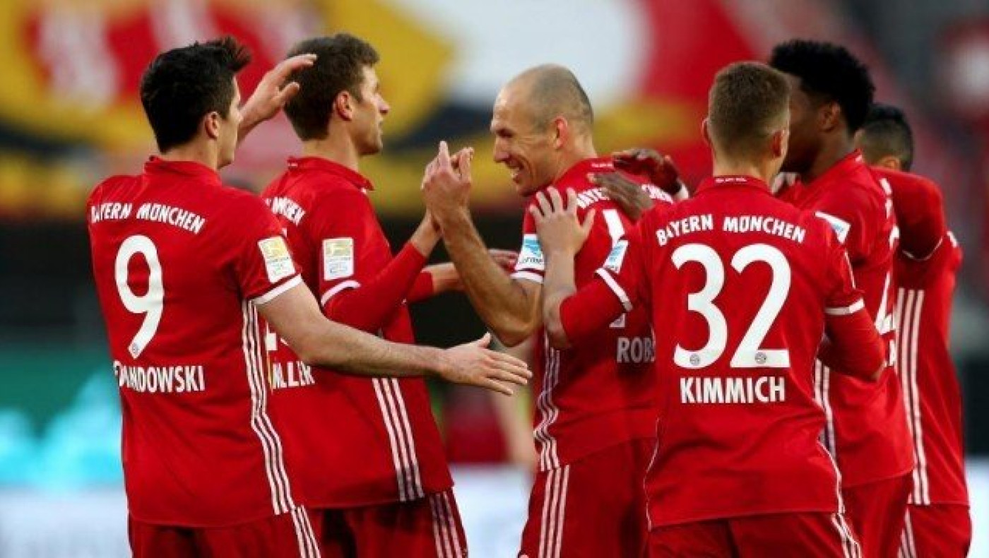 Πρωταθλήτρια με εξάρα                       η Μπάγερν!