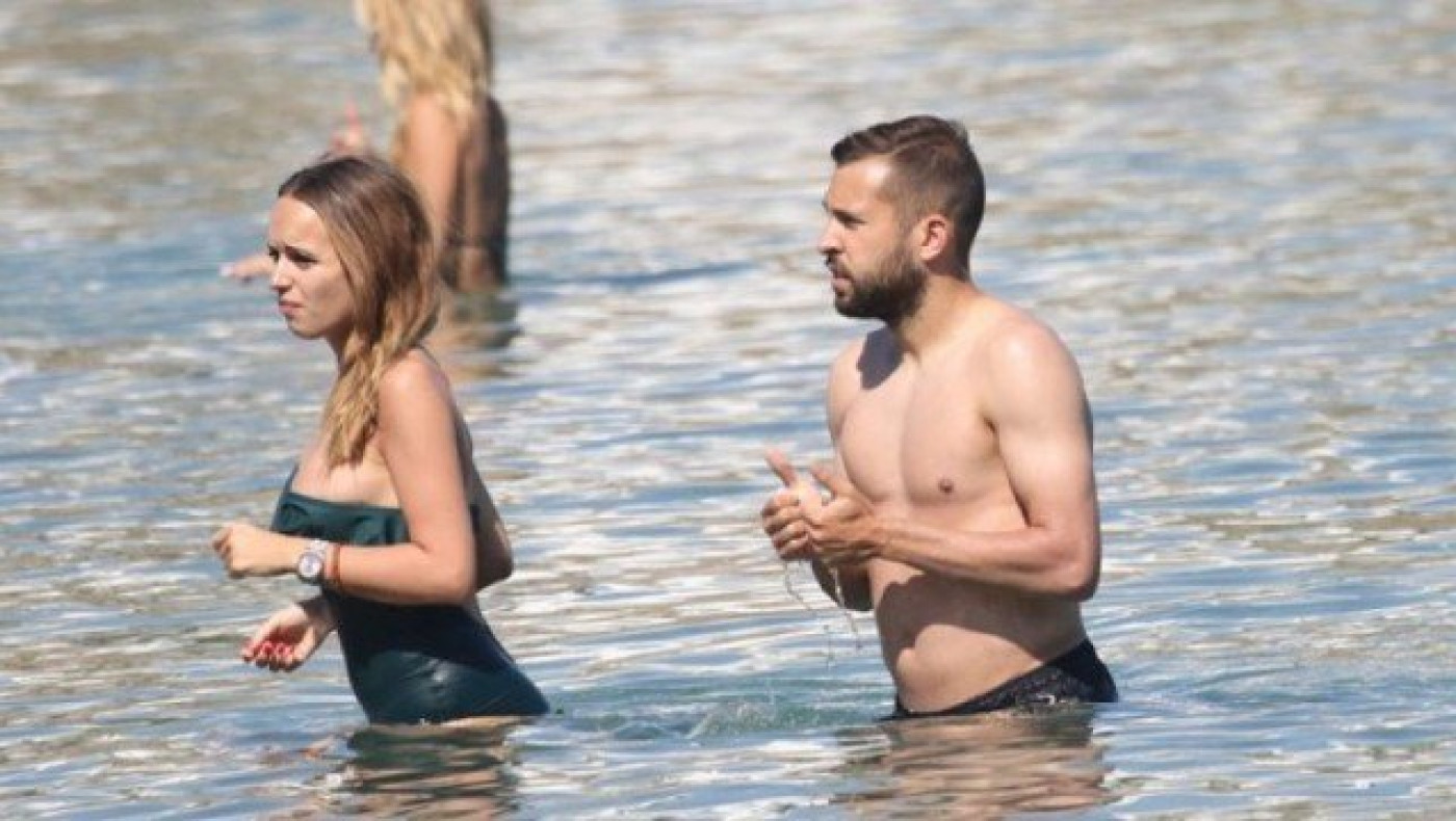 Romarey Ventura: Ο Ζόρντι Άλμπα έφερε το... 10 το καλό στη Μύκονο! (p)