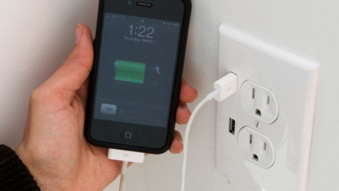 Ανήλικη πέθανε μέσα στην μπανιέρα, όταν έπιασε το κινητό που φόρτιζε!