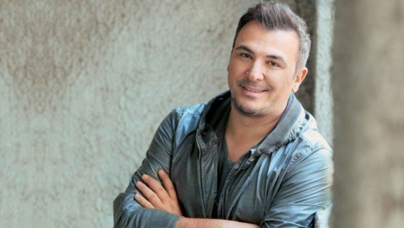 «Πυροσβέστης» ανάμεσα σε πασίγνωστους τραγουδιστές ο Αντώνης Ρέμος!