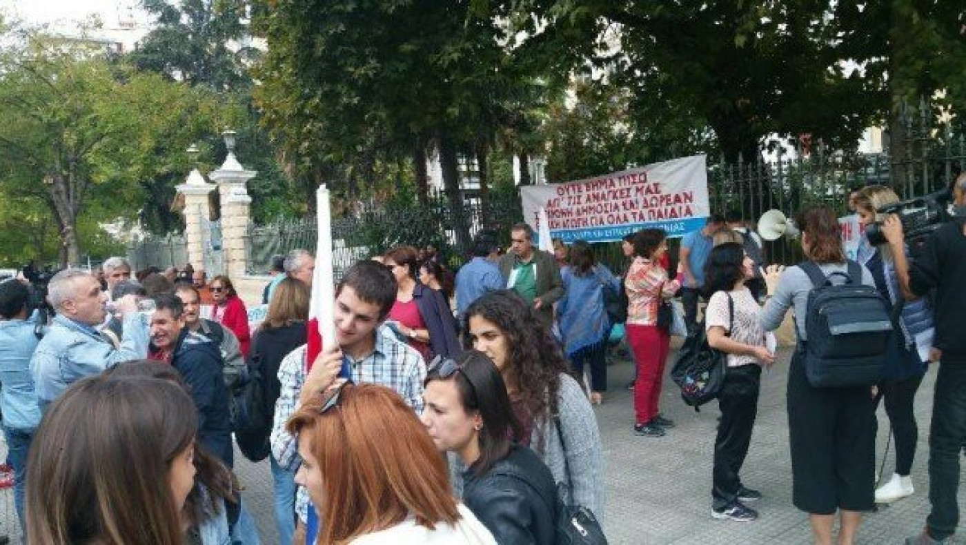 ΕΚΤΑΚΤΟ - Θεσσαλονίκη: Διαμαρτυρία εκπαιδευτικών έξω από το ΥΜΑΘ
