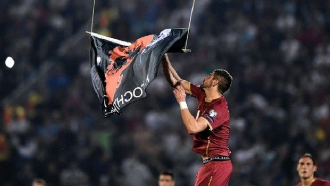 Έψαχναν το τηλεχειριστήριο στις τσάντες των Αλβανών παικτών (pics)