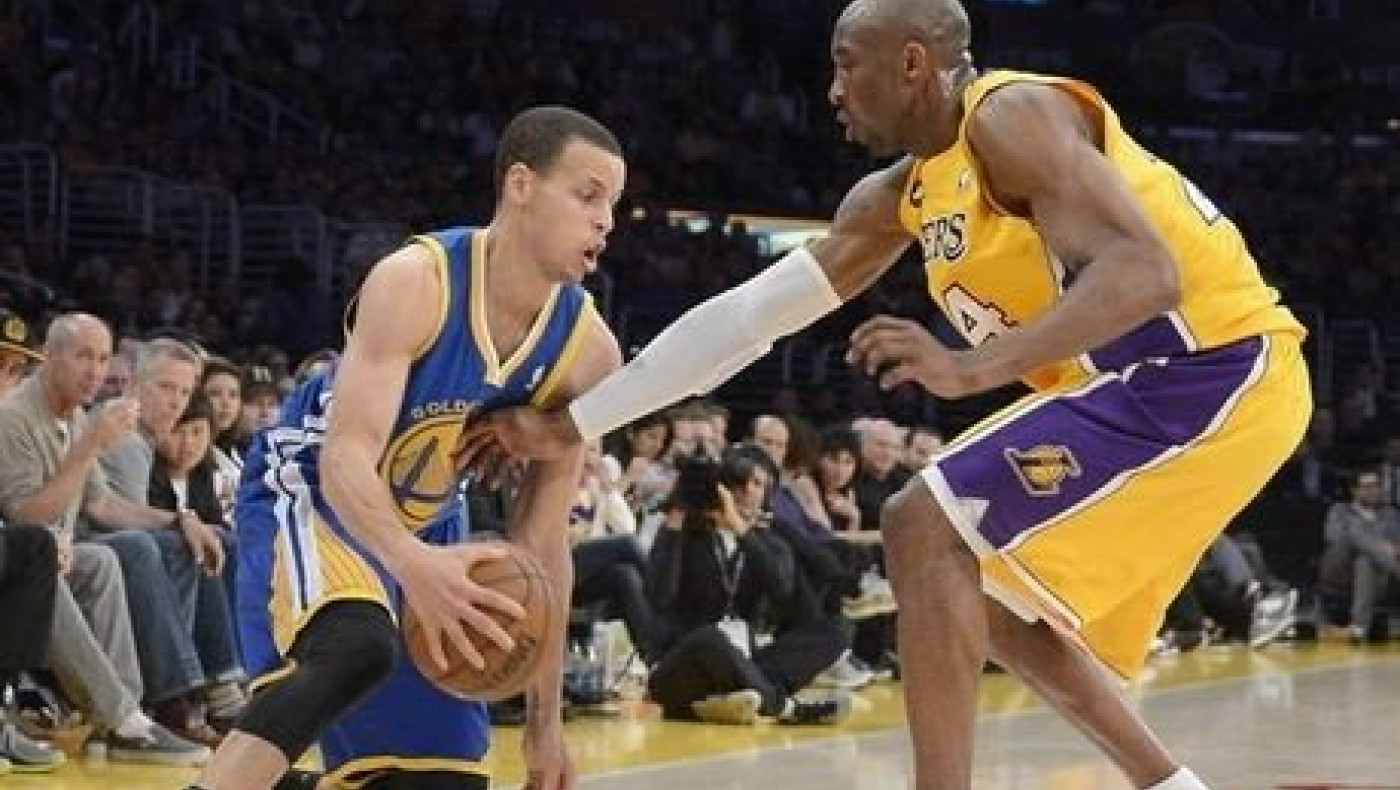 Υπόκλιση Κόμπε σε Κάρι ! (VIDEO)