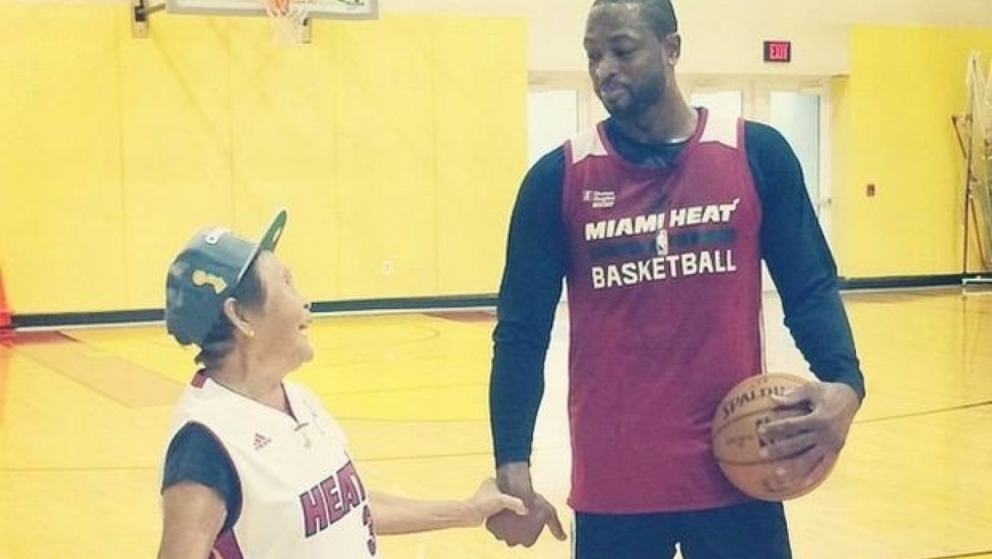 Ο Wade αντίπαλος με την 90χρόνη Nelly ! (VIDEO)