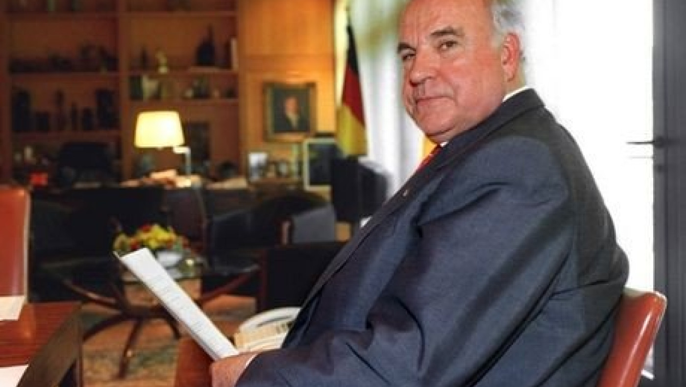 Χέλμουτ Κολ: «Η Μέρκελ δεν ήξερε να τρώει με μαχαίρι και πιρούνι»