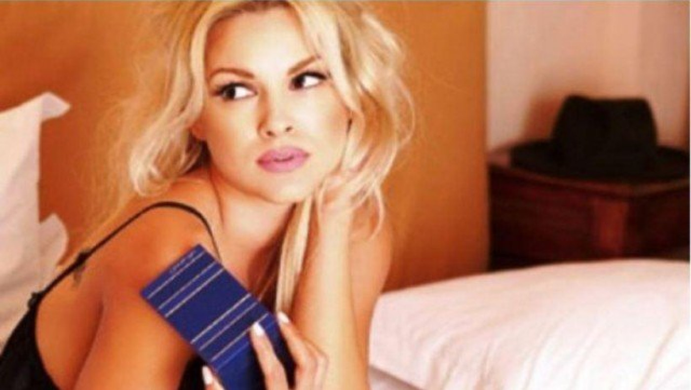 Ρίχνει το Instagram η Βίκυ Κάβουρα με εσώρουχα (pics)