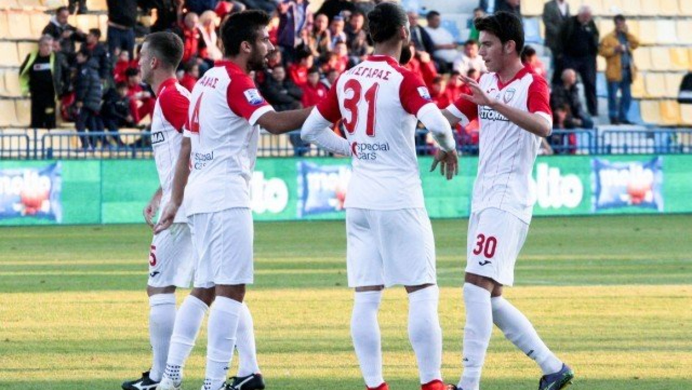 Εντός... μπάζει,          εκτός              μαγεύει!