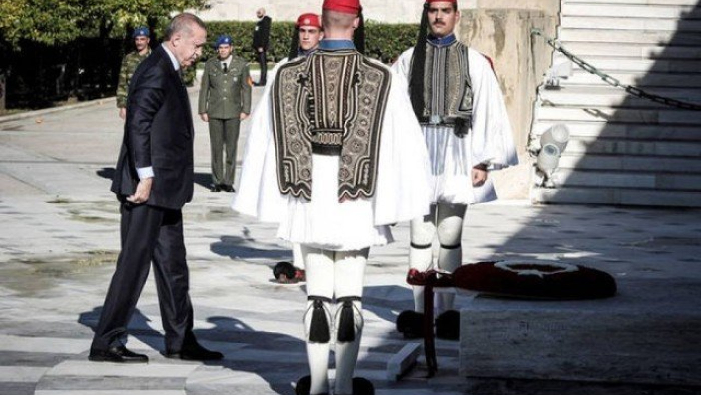Οι Ευέλπιδες έψαλαν τον Εθνικό Ύμνο μπροστά στον Ερντογάν (ΒΙΝΤΕΟ)