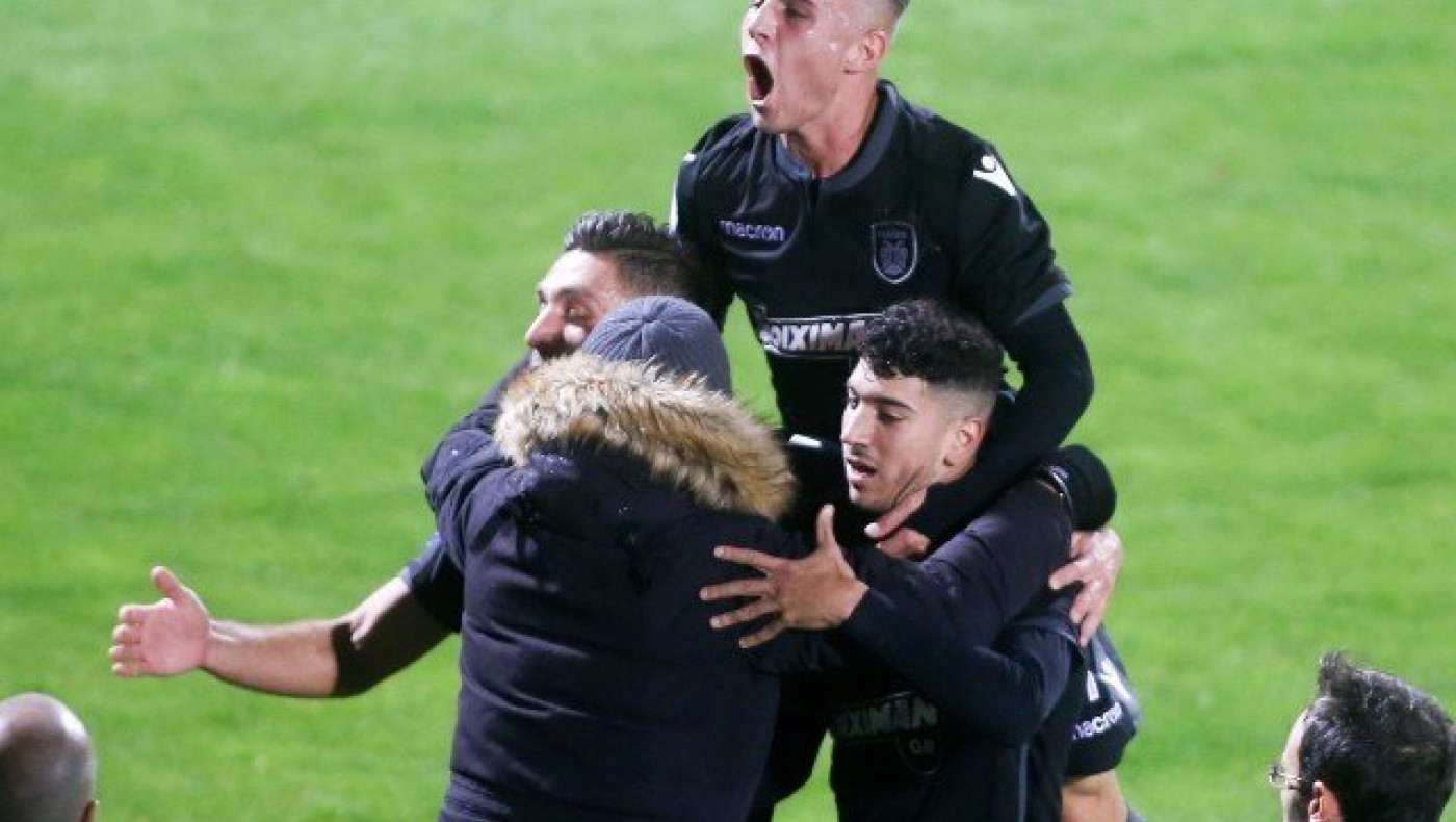 Τα ελληνόπουλα πανηγύρισαν αγκαλιάζοντας τον Λουτσέσκου!