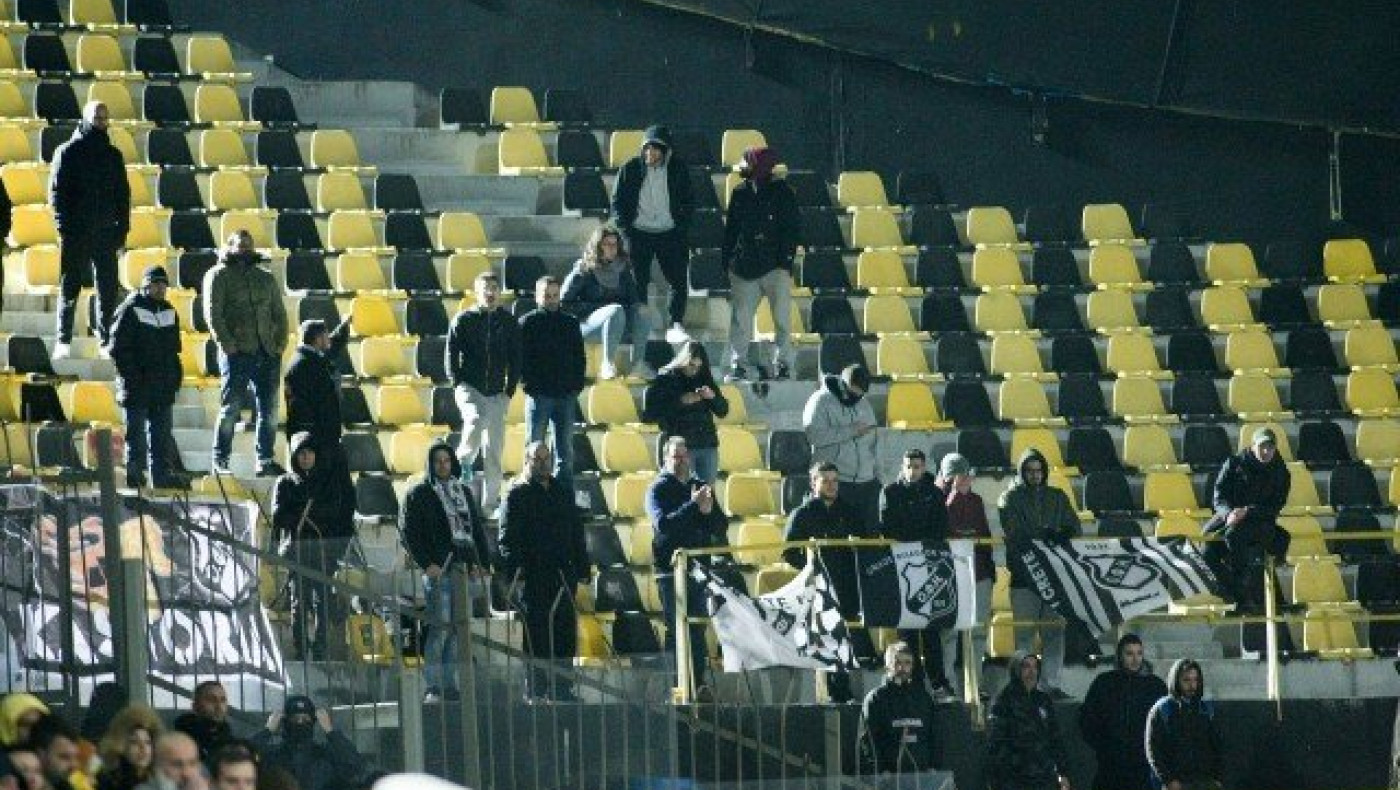 «Μην ποντάρετε στα                  όνειρα μας» (pic)