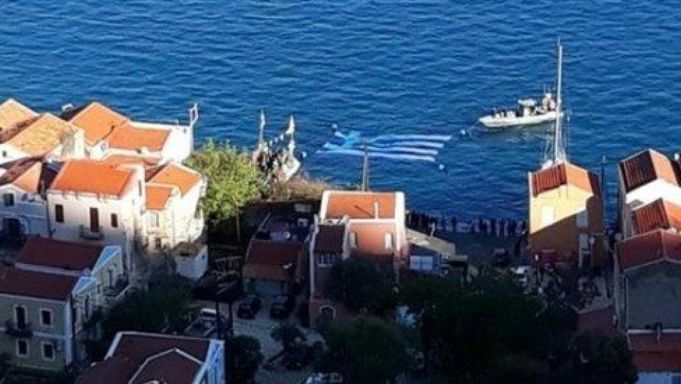 Καστελόριζο: Η μεγαλύτερη υποβρύχια ελληνική σημαία (ΦΩΤΟ)