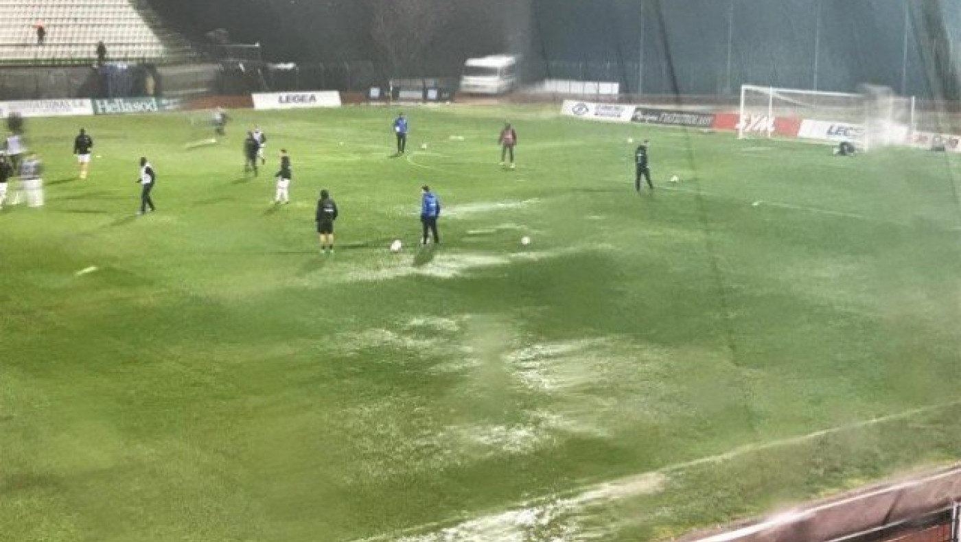 ΕΚΤΑΚΤΟ: Στον αέρα το Λεβαδειακός-Παναθηναϊκός- Πισίνα το γήπεδο!