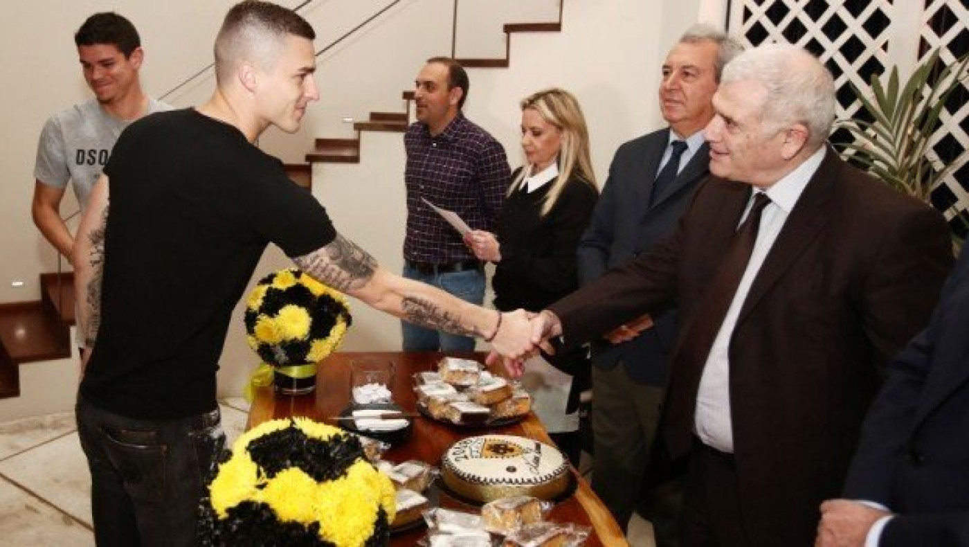 Μελισσανίδης σε Βράνιες:            «Δεν σε πουλάμε»