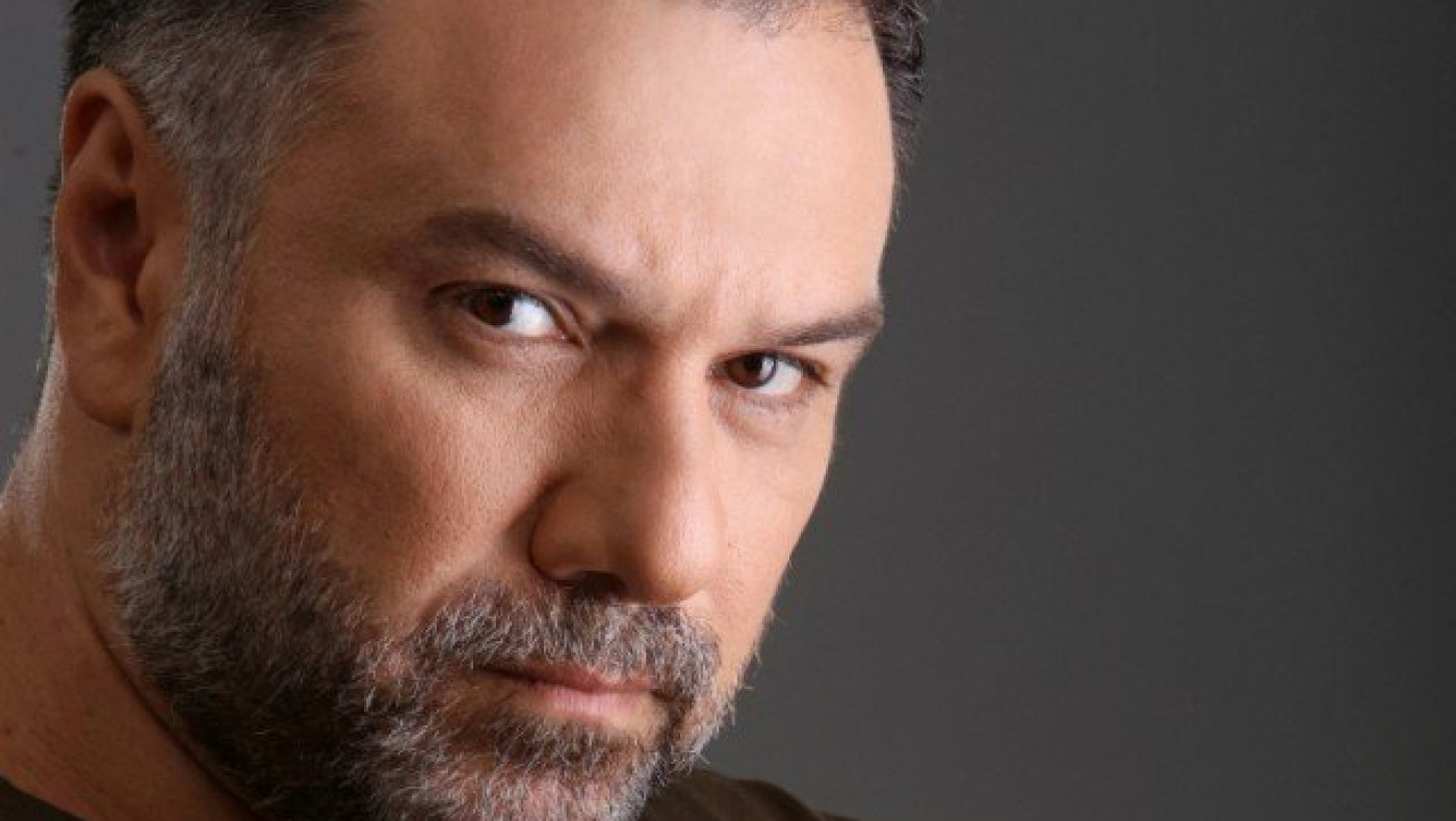 O Αρναούτογλου σε νυχτερινή έξοδο με γοητευτική μελαχρινή (ΦΩΤΟ)