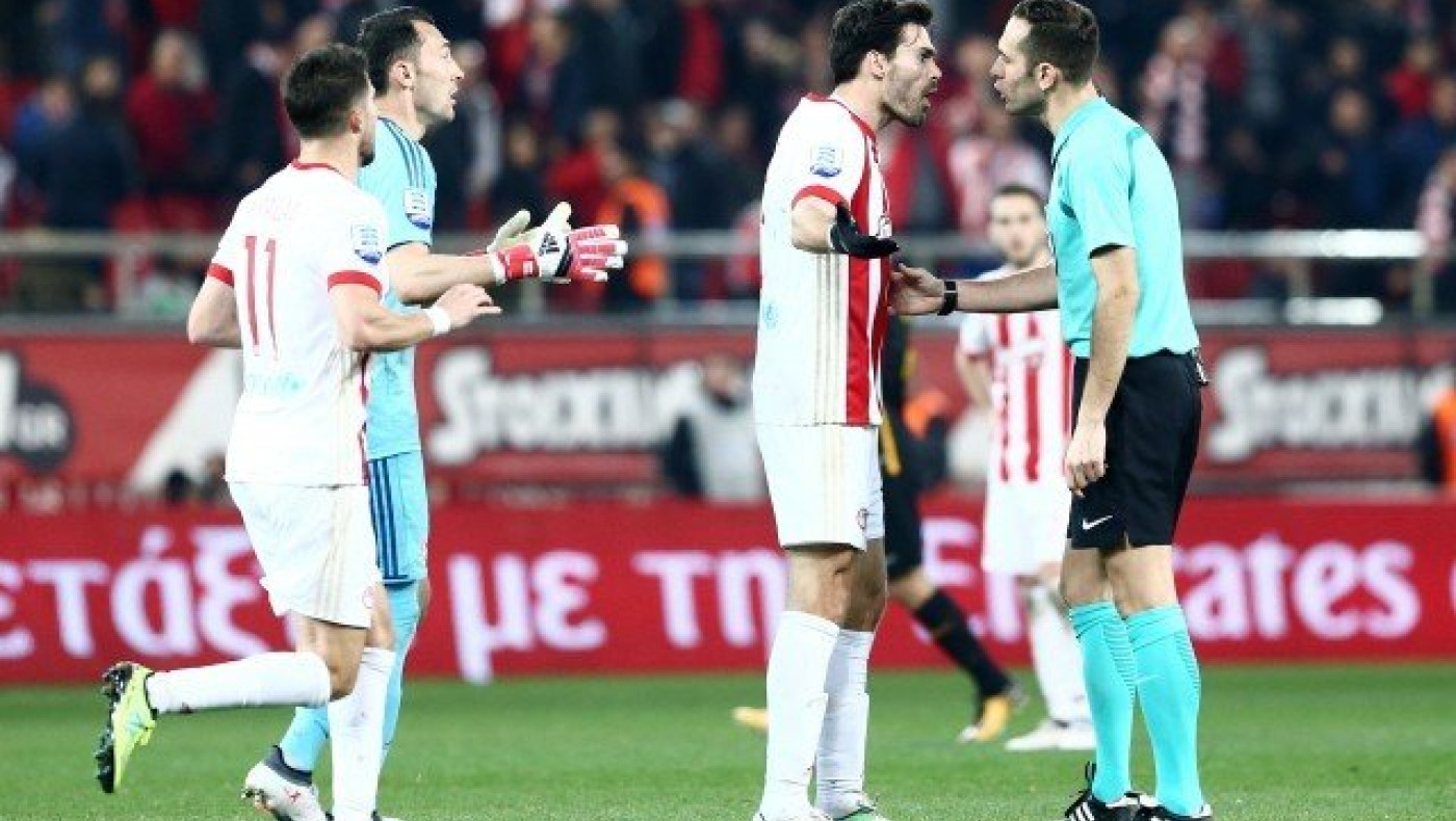 «Βράζει» με τη διαιτησία του Παπαπέτρου ο    Μποτία!