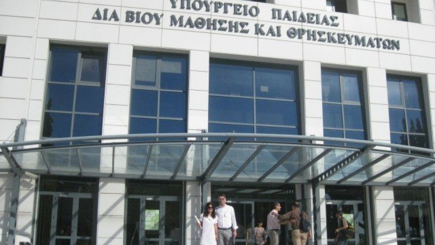 Εκπαίδευση χωρίς παιδεία,                 είναι δέντρο χωρίς κορμό