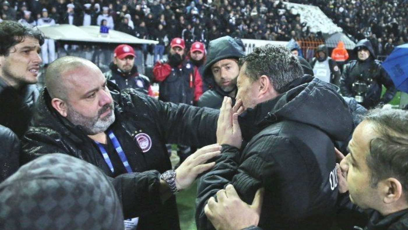 Eπιχειρήματα για το «θέατρο» Γκαρθία και τις ερυθρόλευκες αθλιότητες