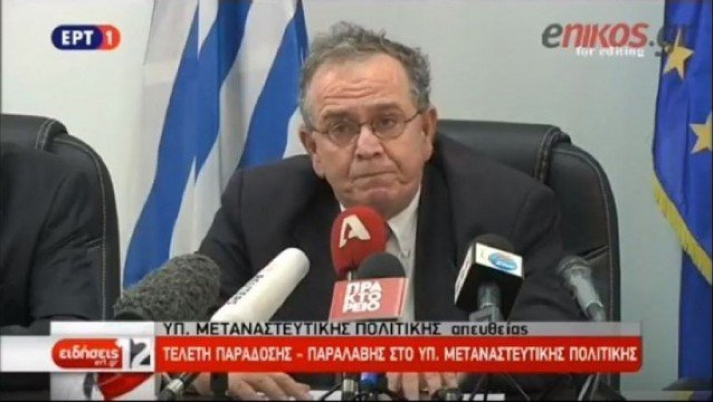 Συγκινημένος ο Μουζάλας: «Ήξερα ότι η μετανάστευση θα με ταπεινώσει»