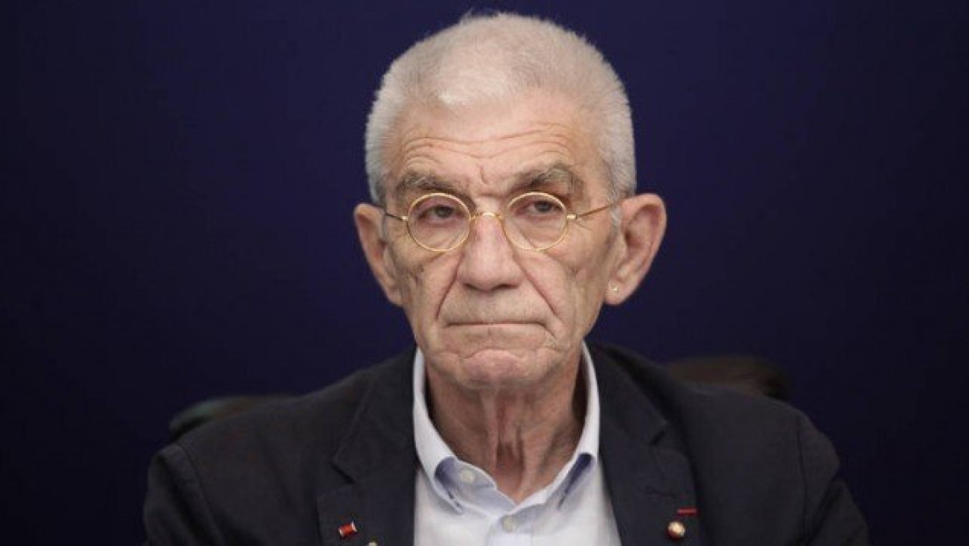 Ο Μπουτάρης φόρεσε κάλτσες με... φύλλα κάνναβης! (ΦΩΤΟ)