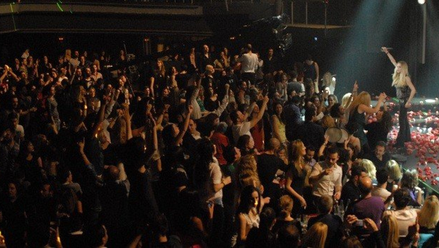 Πασίγνωστοι τραγουδιστές «φυγάδευσαν» από ένα εκατομμύριο ευρώ στο εξωτερικό!