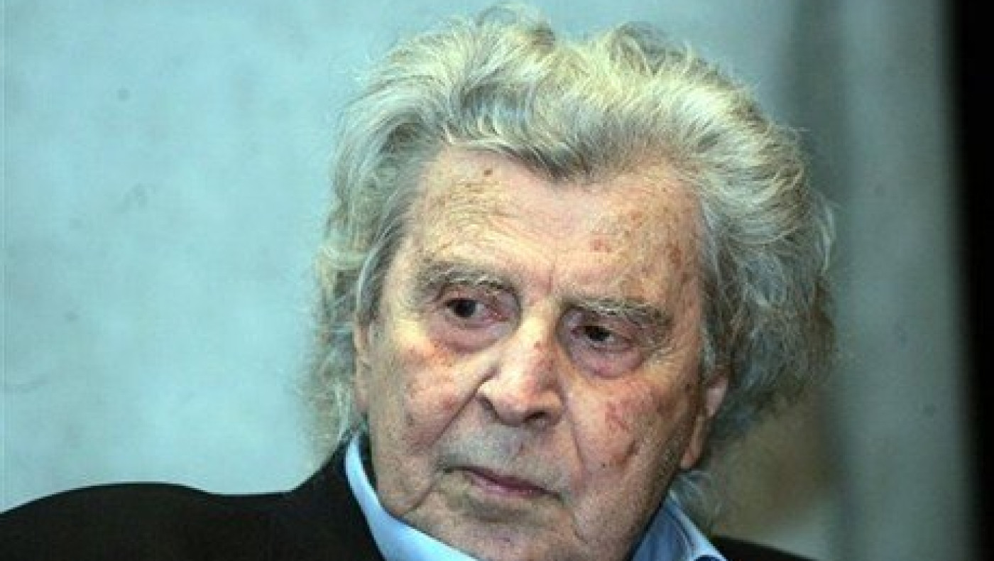 Στο νοσοκομείο ο Μίκης Θεοδωράκης