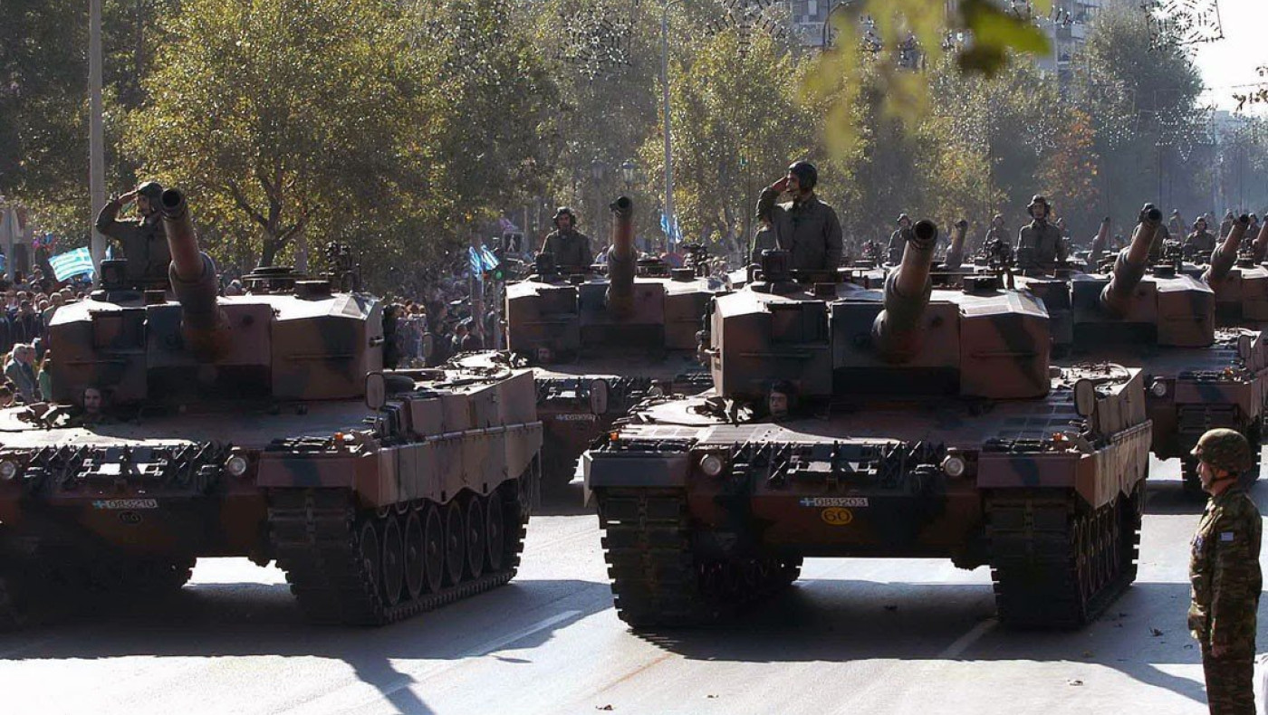 Στις 11 η στρατιωτική παρέλαση