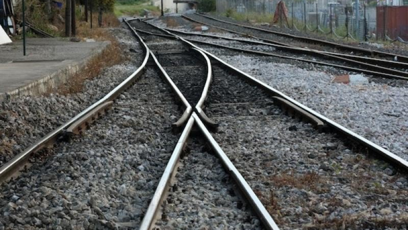 Σύγκρουση ΙΧ με τρένο στα Κουφάλια- Νεκρός ο ένας επιβάτης του οχήματος