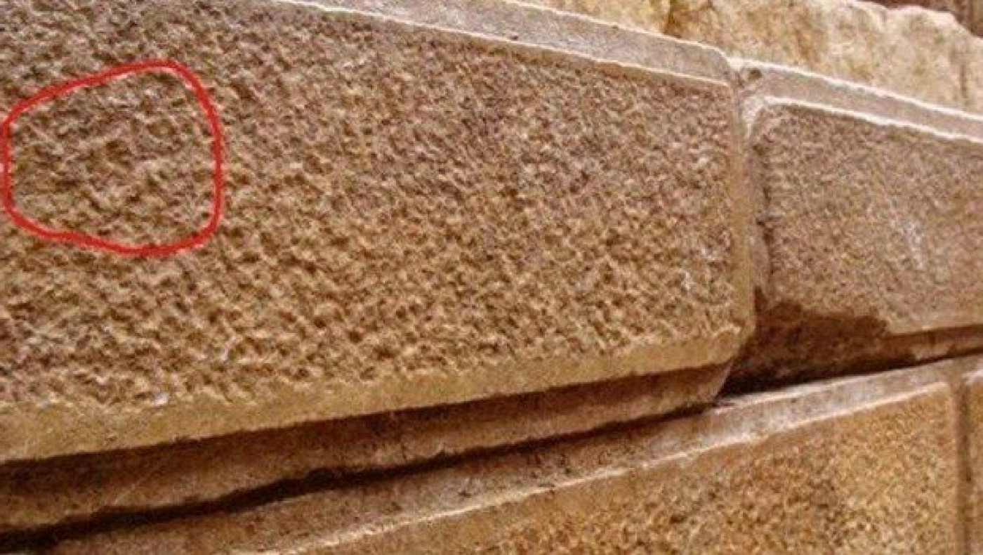Βρέθηκαν τεκτονικά σύμβολα στην Αμφίπολη