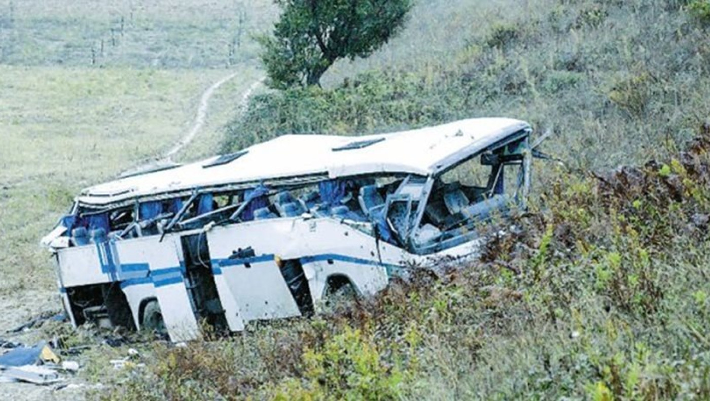 Τουριστικό λεωφορείο έπεσε σε γκρεμό στη Θεσσαλονίκη