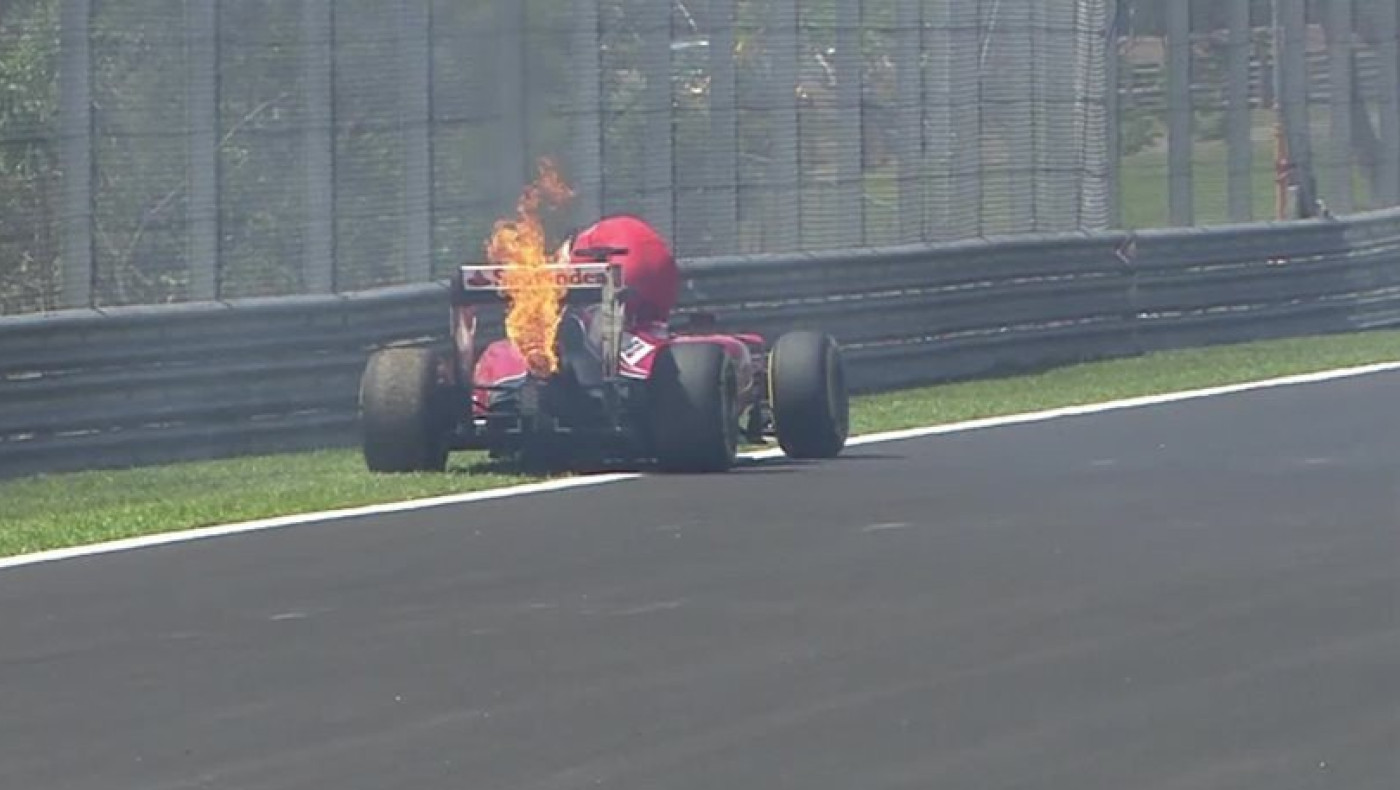 Στις φλόγες η Ferrari του Αλόνσο
