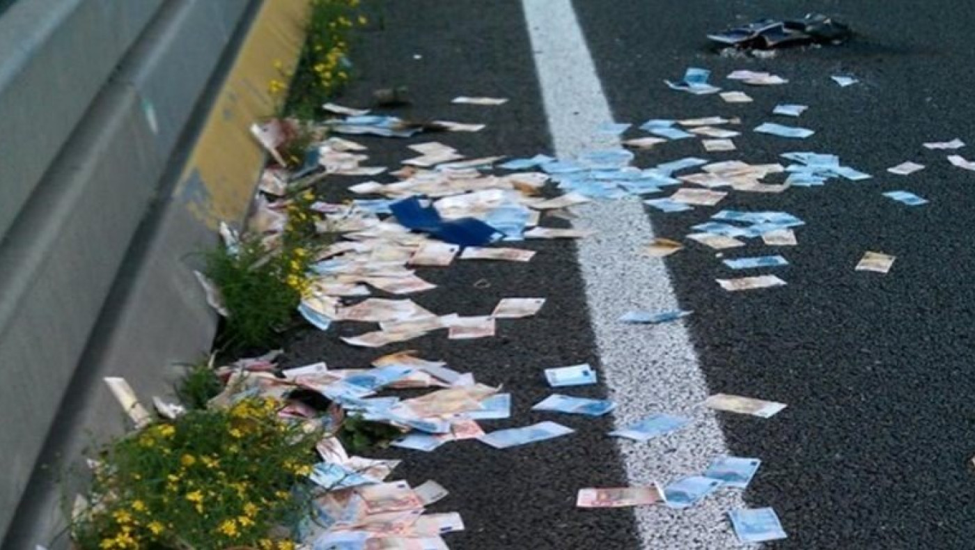 Έβρεξε... ευρώ στην εθνική οδό