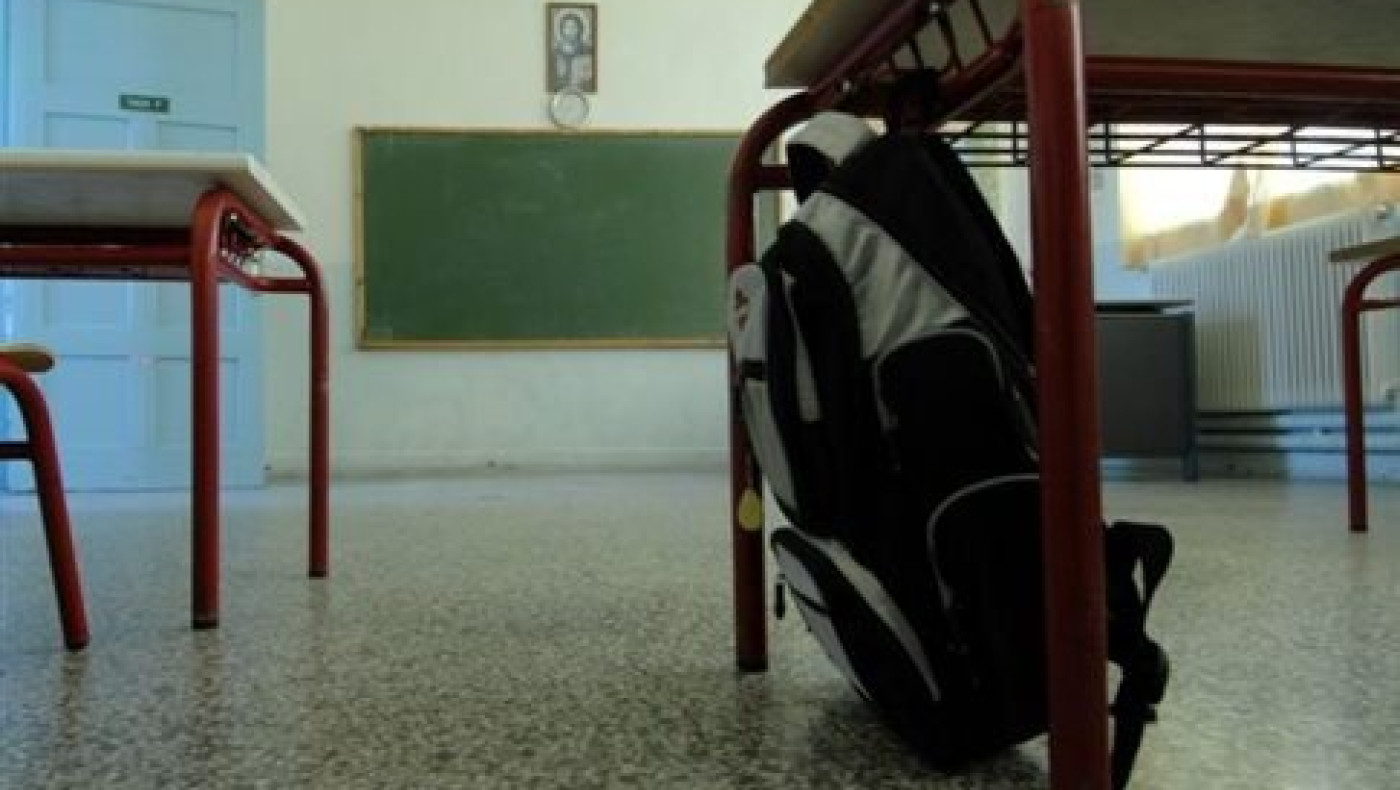 Καθηγητής έκοψε τις φλέβες του μέσα στην τάξη !