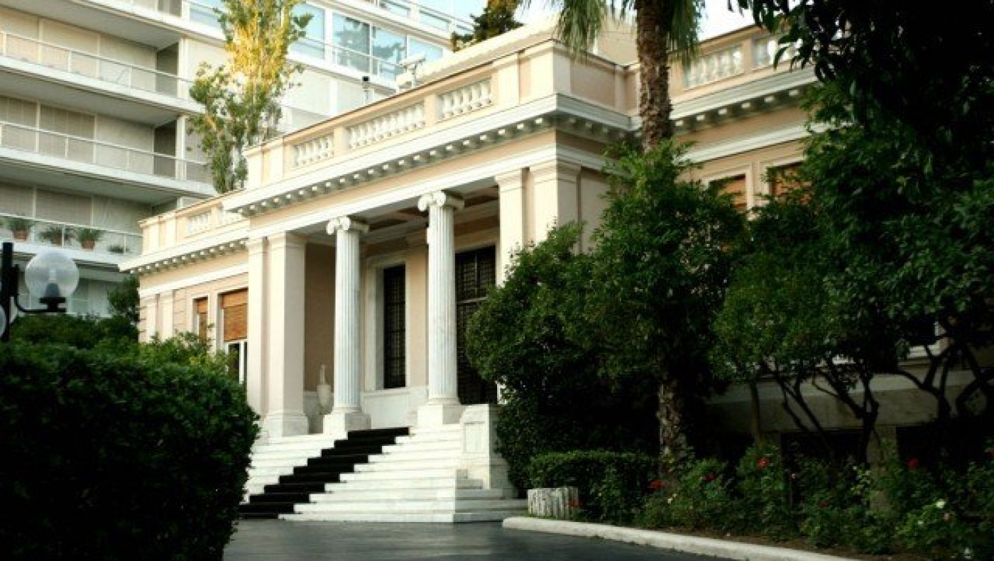 Μαξίμου για Μαρινάκη: «Ηγετικός παράγοντας του μαύρου μετώπου»