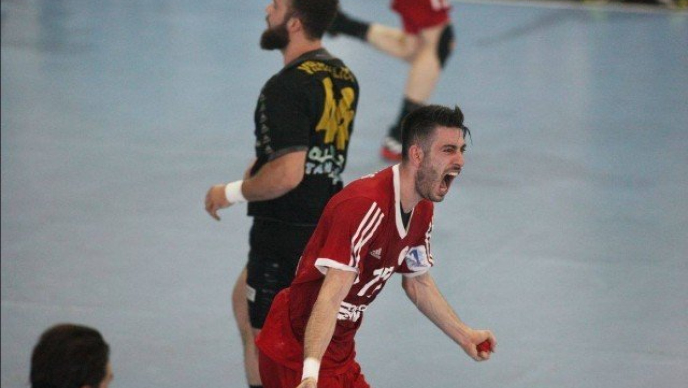 Αυτοκτονία της ΑΕΚ, ζωντανός ο          Ολυμπιακός!