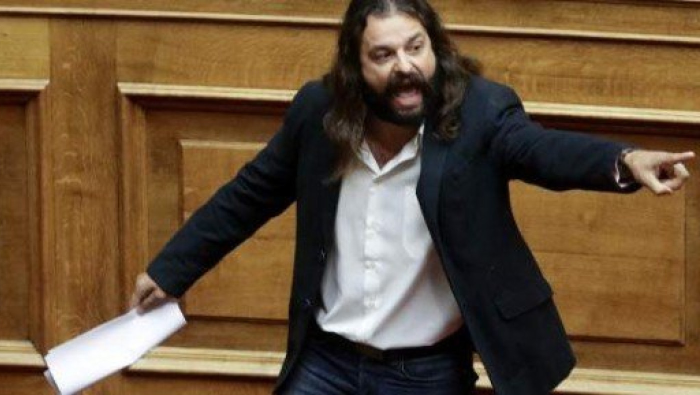 Οι απίστευτες δικαιολογίες του Μπαρμπαρούση για το επεισόδιο στη Βουλή
