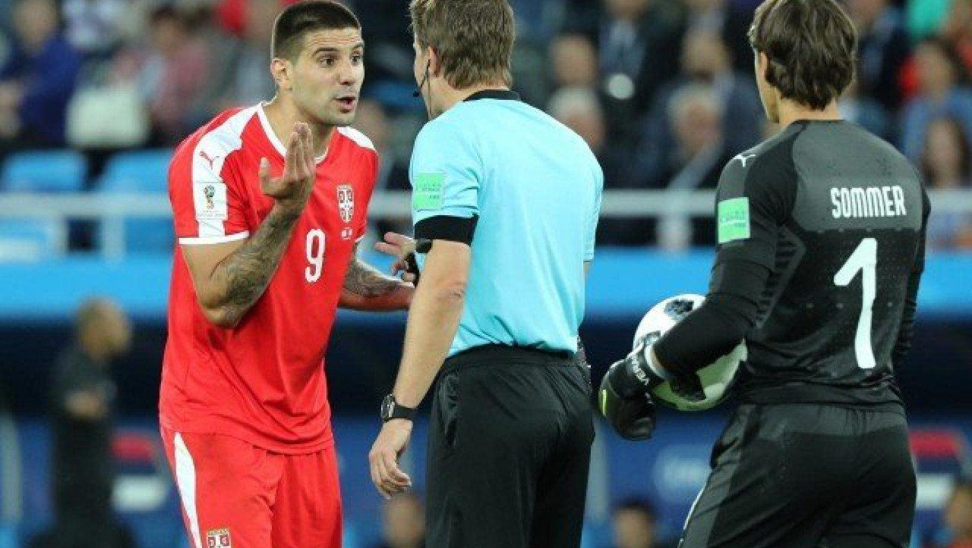 Καταγγέλλουν στην FIFA τον           Μπριχ οι Σέρβοι!