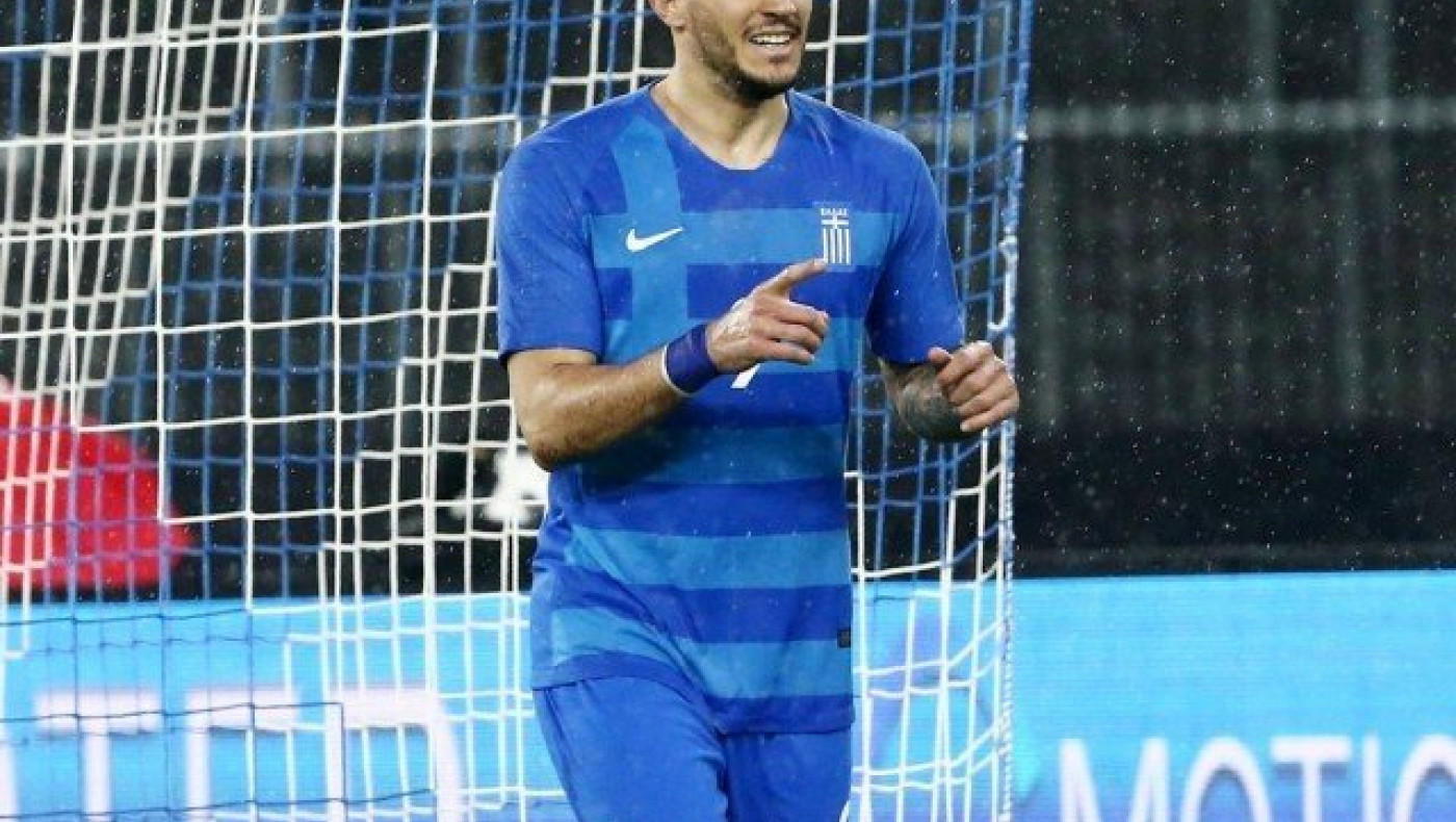 Φόρεσε την ασπρόμαυρη φανέλα ο Καρέλης            (pic)