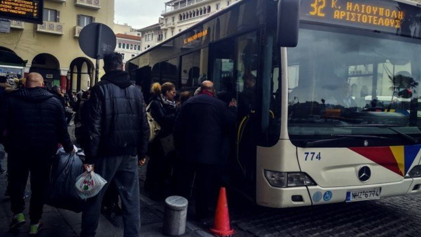 Θεσσαλονίκη: Επιβάτες έπιασαν πορτοφολά σε λεωφορείο του ΟΑΣΘ