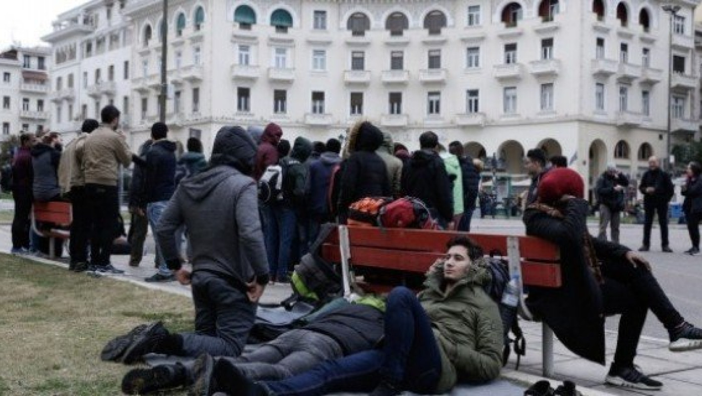Θεσσαλονίκη: Κατασκήνωσαν στην Αριστοτέλους 50 πρόσφυγες (ΒΙΝΤΕΟ)