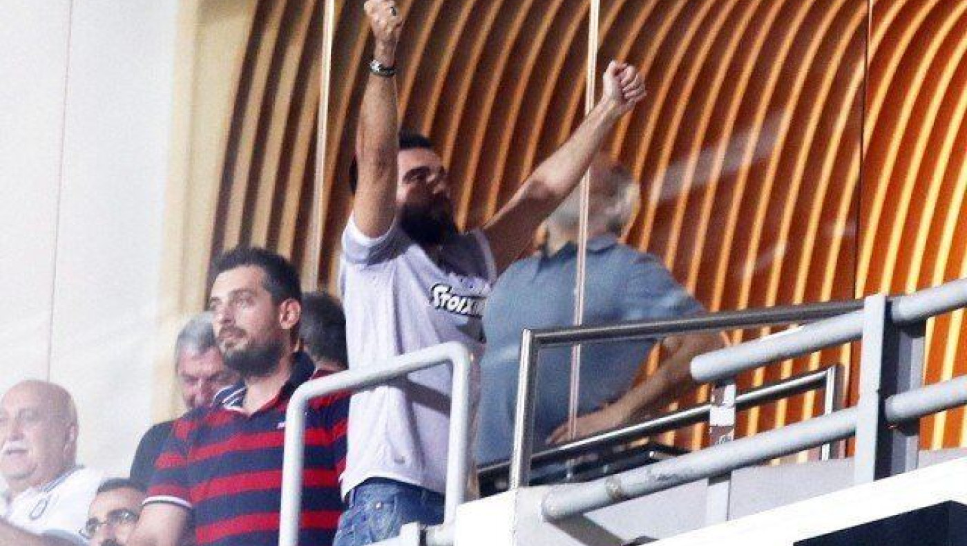 Έτσι πανηγύρισε στην Τούμπα τη νίκη απέναντι στην ΑΕΚ ο Γ. Σαββίδης