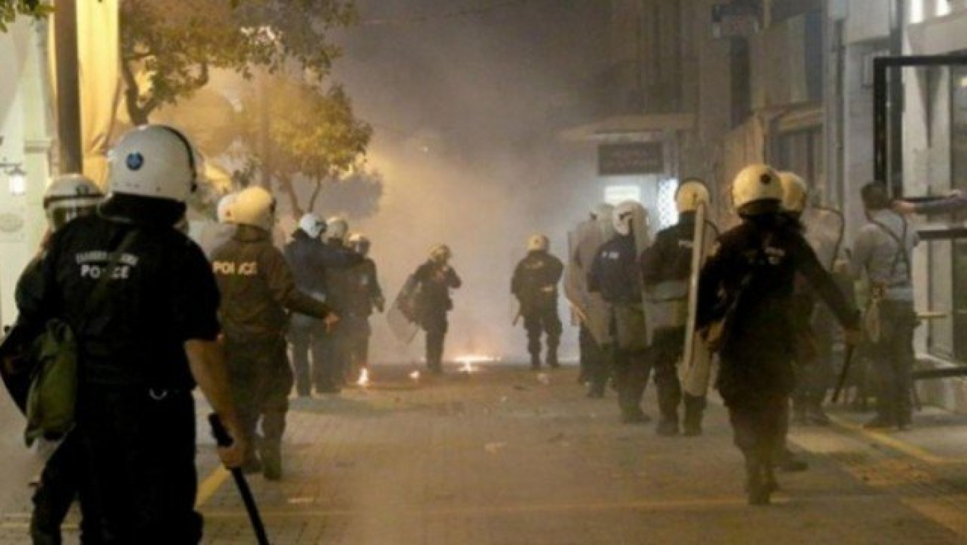 Επεισόδια με Ολυμπιακούς και αστυνομία  στο Γεντί Κουλέ (vid)