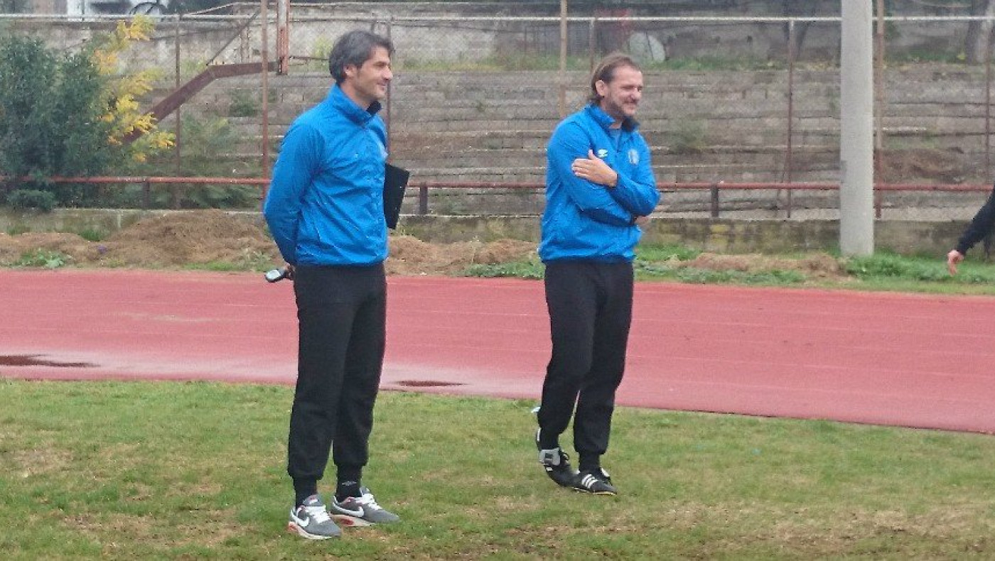 «Στο εξωτερικό πρωταγωνιστές, εδώ... τελευταία τρύπα της φλογέρας» (audio)