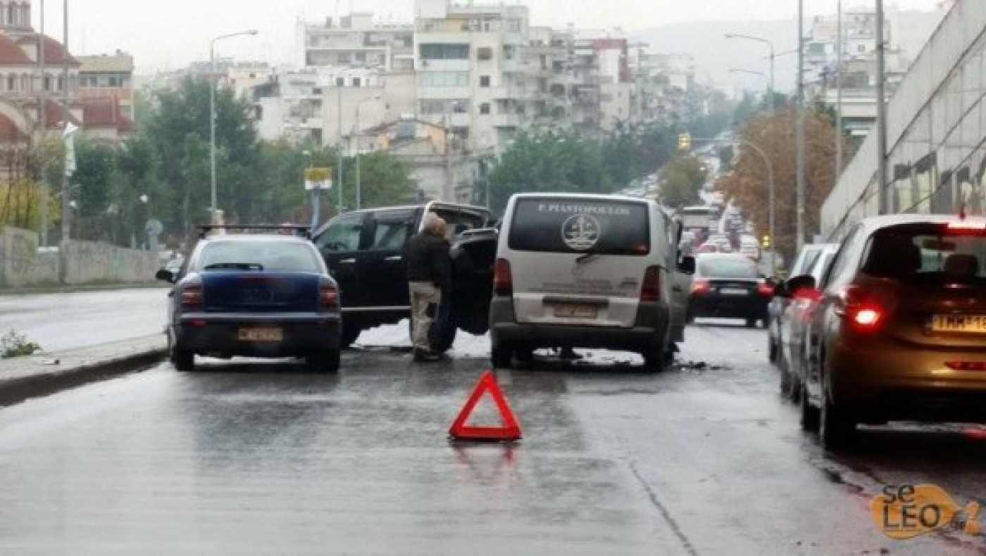 Μποτιλιάρισμα από τροχαίο στην Κωνσταντίνου Καραμανλή