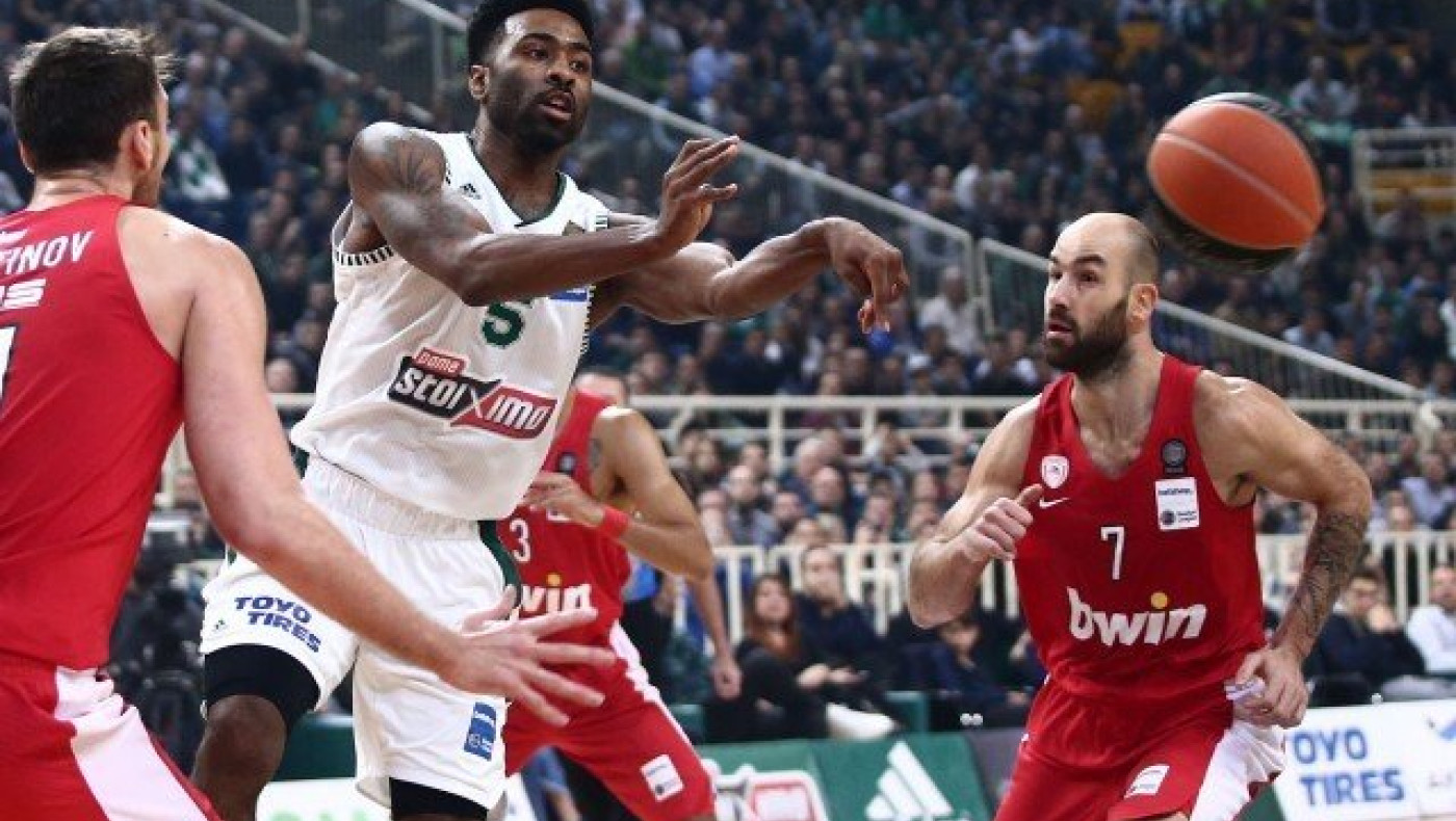 Θερμό επεισόδιο μεταξύ Σπανούλη και Παππά στα αποδυτήρια (vid)