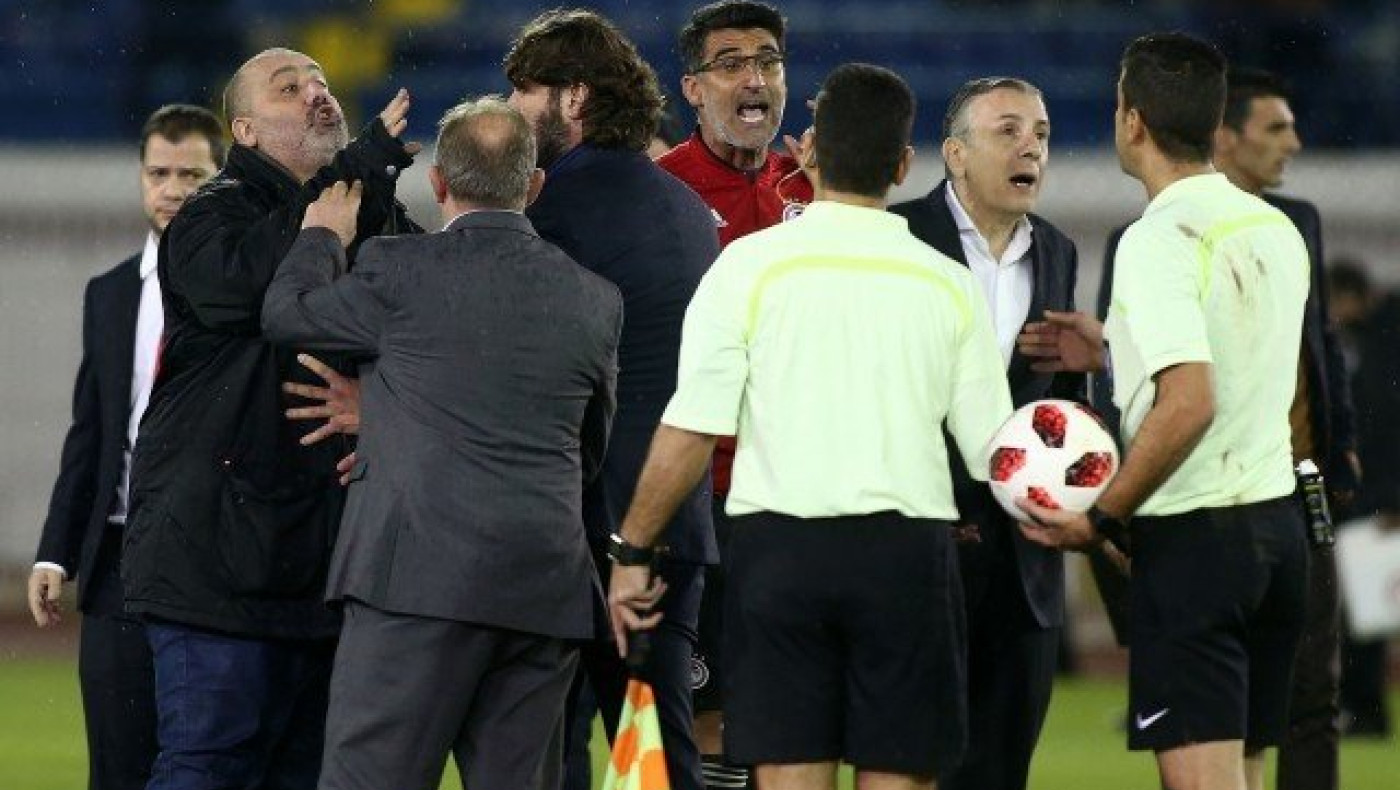 Καραπαπάς: «Κάποιο άγνωστο άτομο έβρισε τον Ευαγγέλου, όχι εγώ»