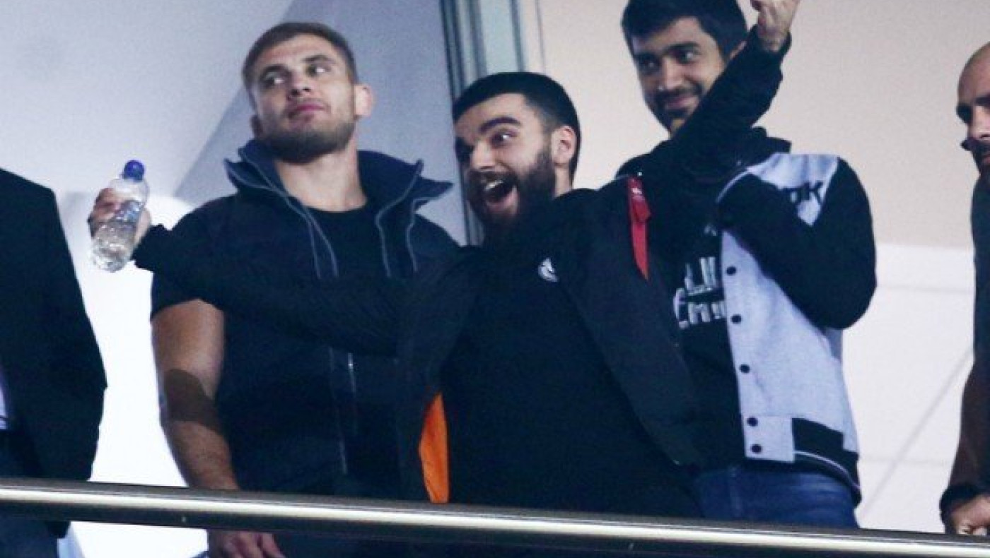 «Καλές γιορτές από την              Ασπρόμαυρη Αθήνα»