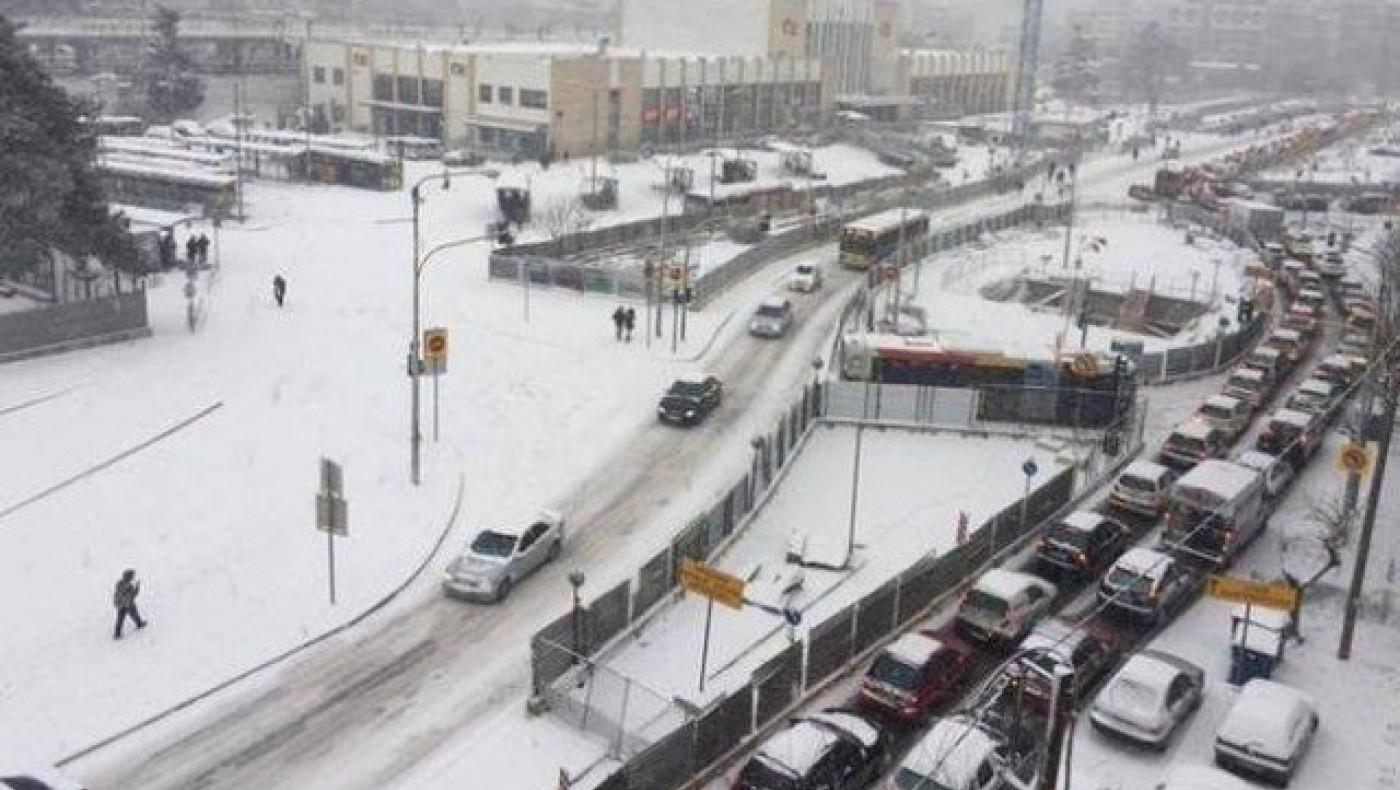 Πολλά προβλήματα στους δρόμους της Θεσσαλονίκης λόγω του χιονιά